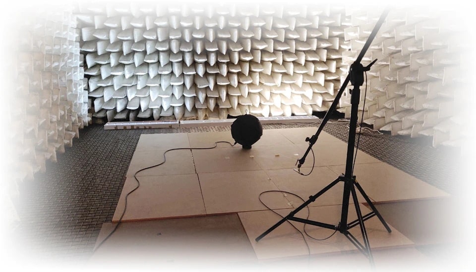 how the waves are used in anechoic chamber