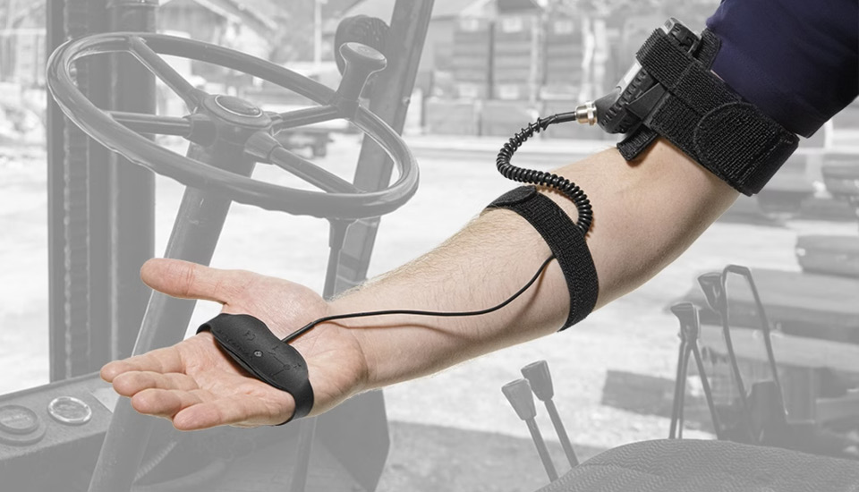 SV103 Hand-Arm Vibration Hand-arm vibration meter in accordance to ISO 5349 and ISO 8041 SVANTEK